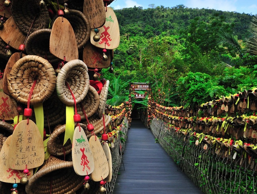 呀諾達(dá)雨林文化旅游區(qū)