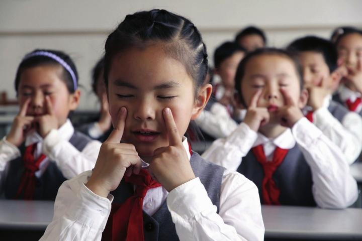 全社會行動起來共同呵護(hù)好孩子的眼睛
