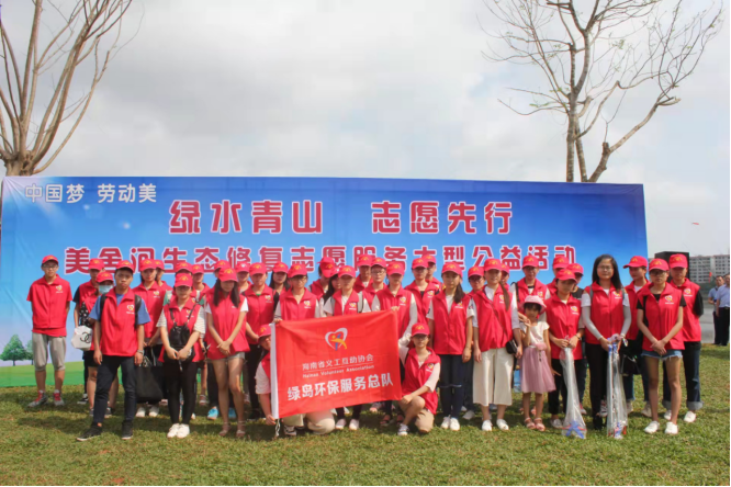 杜江帶領(lǐng)的志愿者團隊進行鳳翔公園保護濕地活動。受訪者供圖