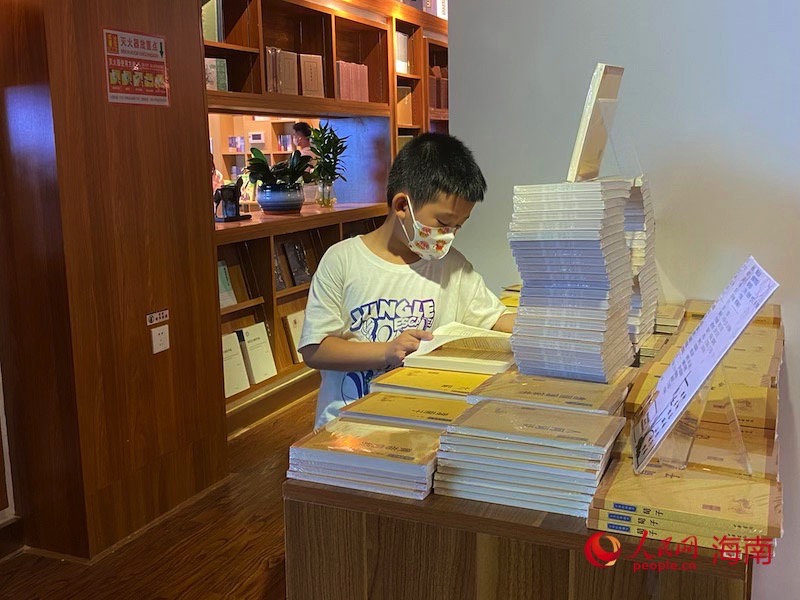 暑假期間書店成為孩子們的“打卡地”。李浩蓉攝