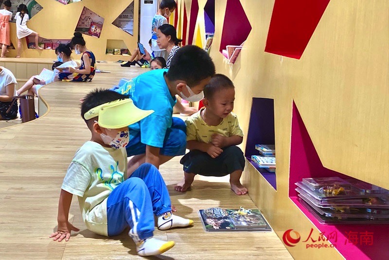 暑期書店人氣旺。李浩蓉攝