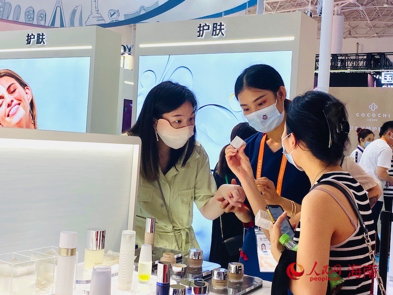 消博會上免稅化妝品銷量火爆。李浩蓉攝