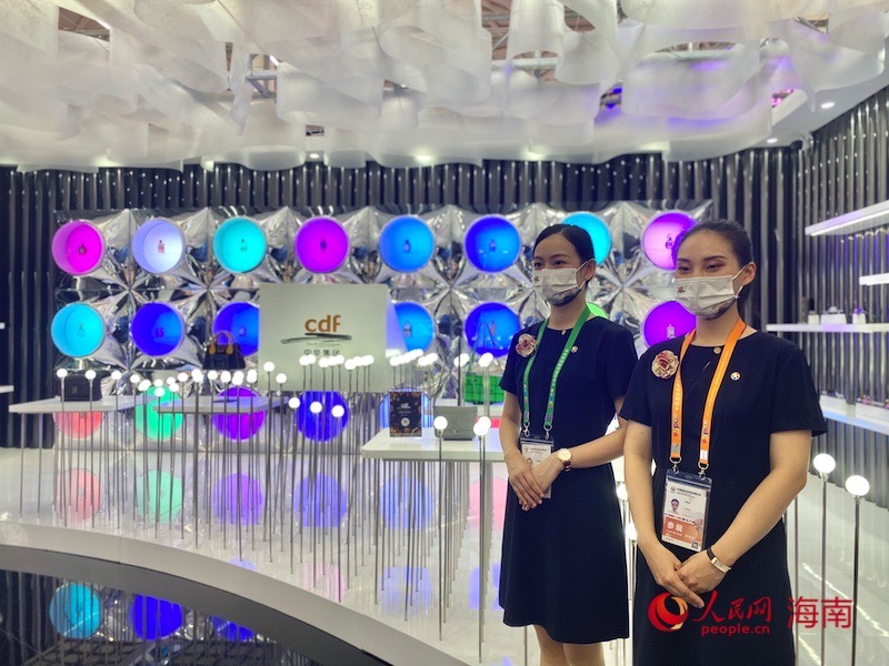 消博會上中國免稅集團展示區(qū)。李浩蓉攝