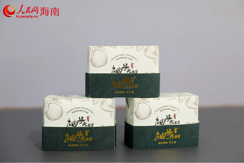 澄邁縣蜜柚產(chǎn)業(yè)規(guī)劃一二三產(chǎn)業(yè)深度融合。圖為手工皂。