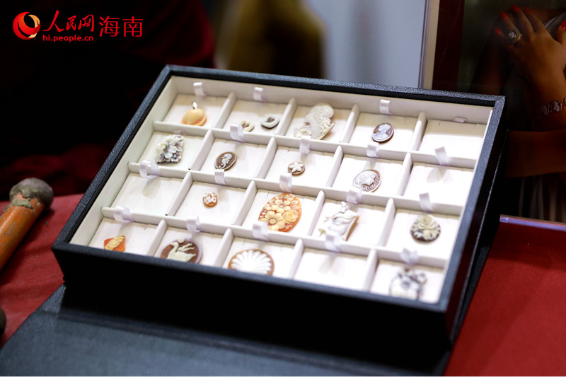意大利貝雕作品。 人民網(wǎng) 孟凡盛攝