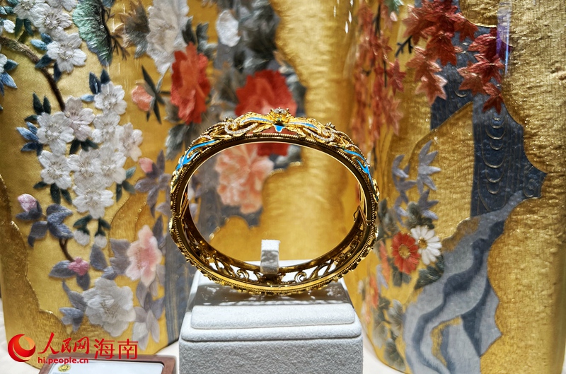 第三屆消博會上展出的黃金飾品。人民網(wǎng) 蔣成柳攝