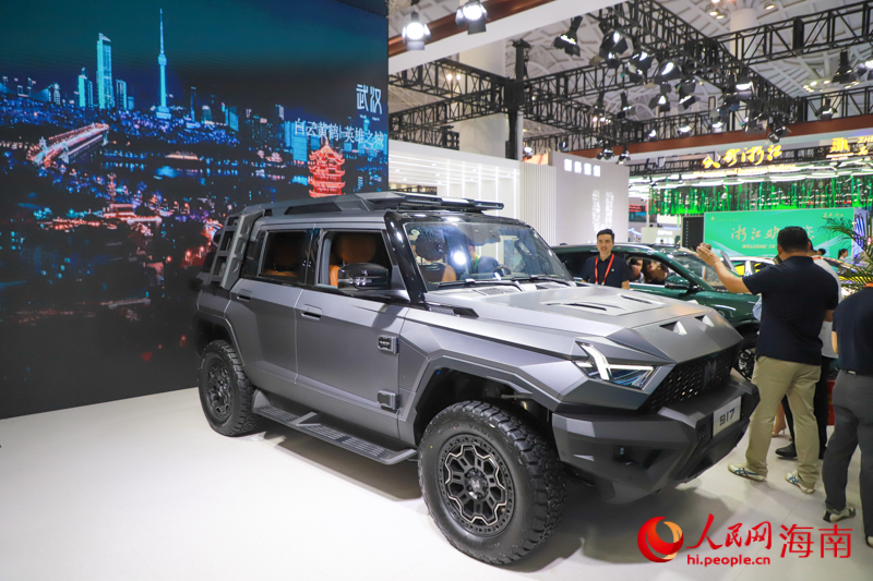 湖北展館展出的越野車(chē)。人民網(wǎng)記者 牛良玉攝