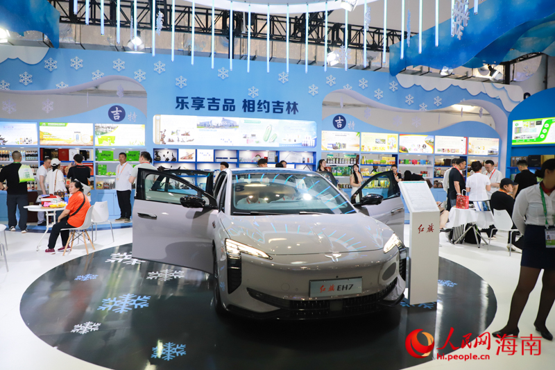 吉林展館展出的新能源轎車。人民網(wǎng)記者 牛良玉攝