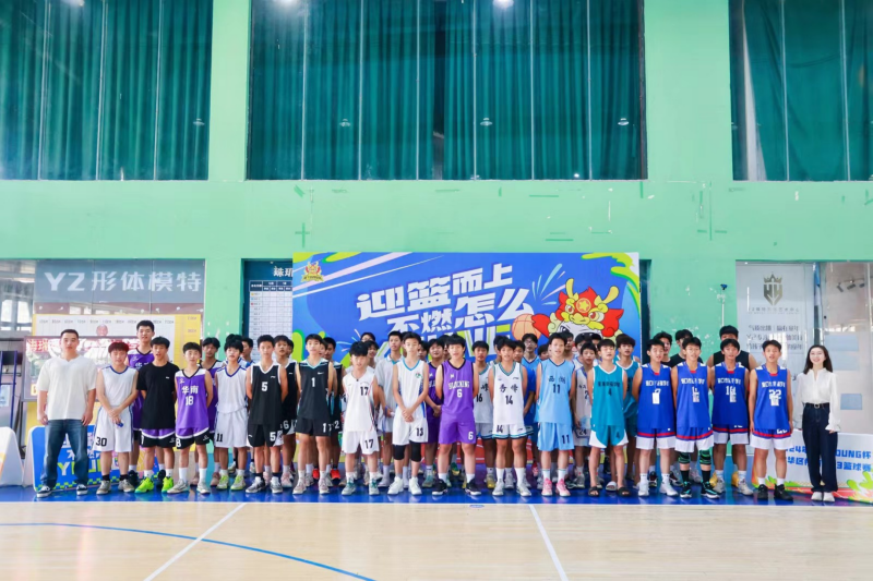 1、“龍Young杯”龍華區(qū)校園3v3籃球賽在?？谑兄榄^體育館隆重開(kāi)幕。  主辦方供圖