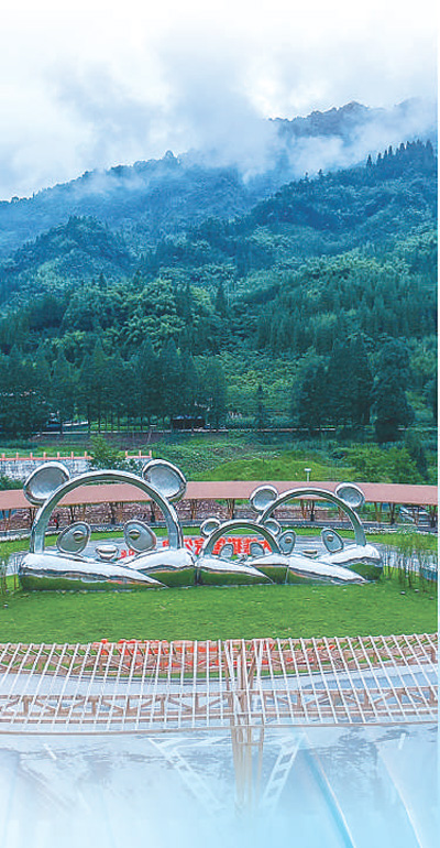  位于四川省雅安市滎經(jīng)縣龍蒼溝的大熊貓國(guó)家公園南入口社區(qū)。 郝立藝攝