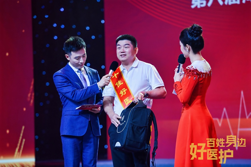 醫(yī)護(hù)人員講述百姓醫(yī)療的故事。海南省衛(wèi)生健康委員會(huì)供圖
