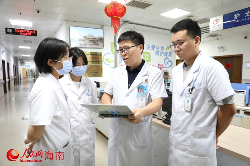 華西領辦之后，三亞市人民醫(yī)院｜四川大學華西三亞醫(yī)院普外二科的醫(yī)療人員水平得到提升。人民網(wǎng)記者 符武平攝