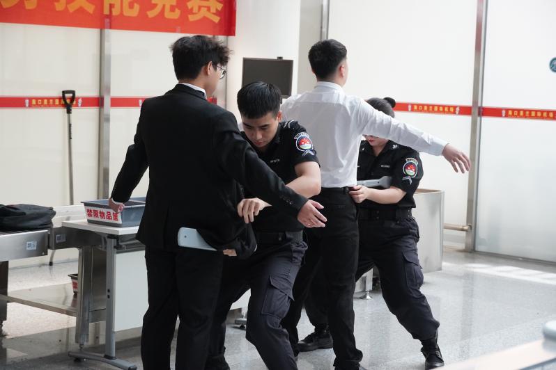 美蘭機(jī)場安全檢查站業(yè)務(wù)技能比武