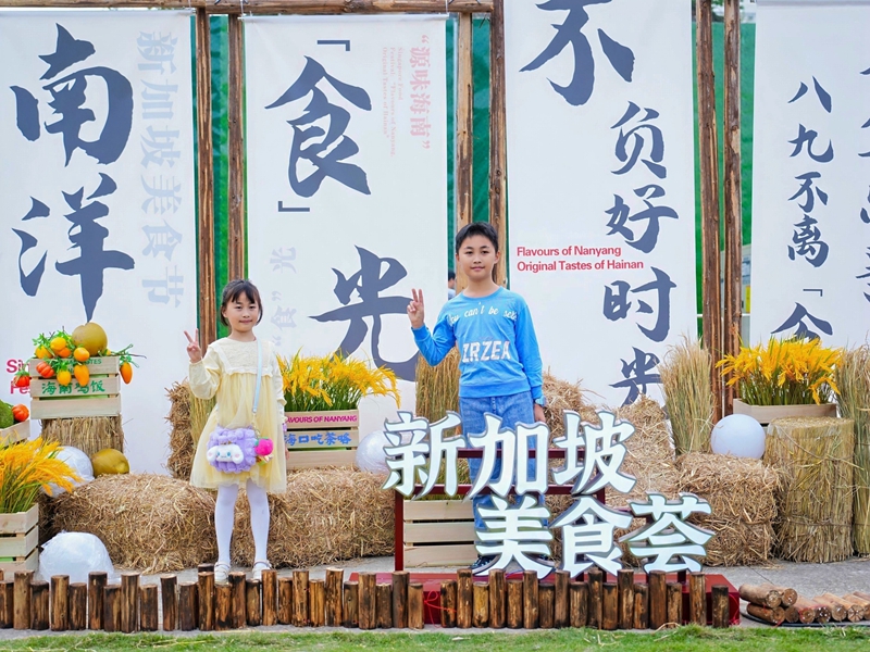 萌娃在美食薈上打卡。主辦方供圖