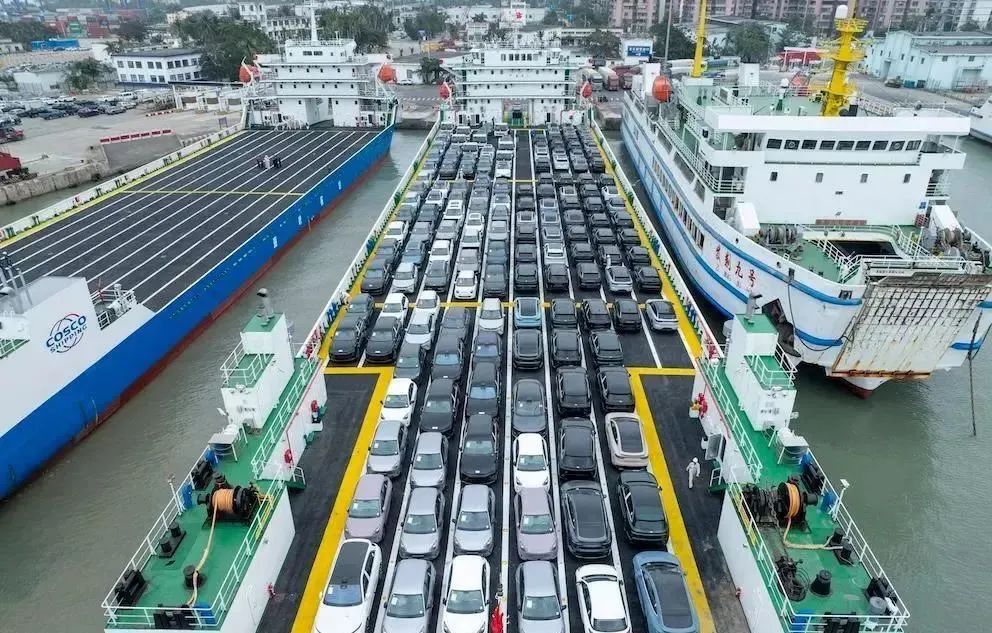 瓊州海峽新能源車輛專用船舶“上崗”。海峽股份供圖
