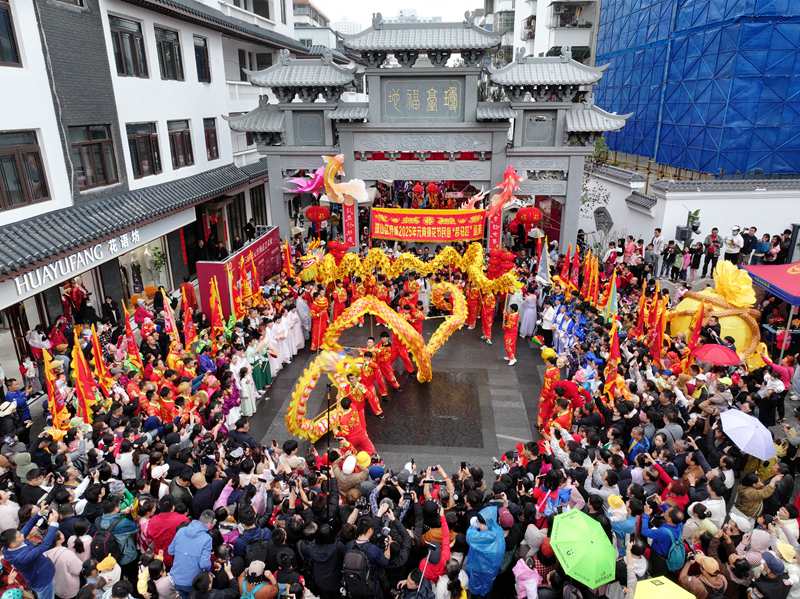 海口市瓊山區(qū)府城元宵換花節(jié)活動(dòng)現(xiàn)場。主辦方供圖