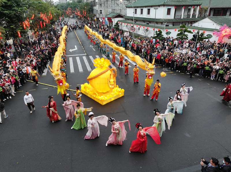 ?？谑协偵絽^(qū)府城元宵換花節(jié)活動(dòng)現(xiàn)場。主辦方供圖