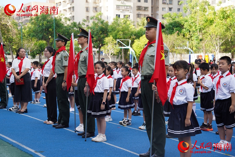 入隊儀式現(xiàn)場。人民網(wǎng)記者 毛雷攝
